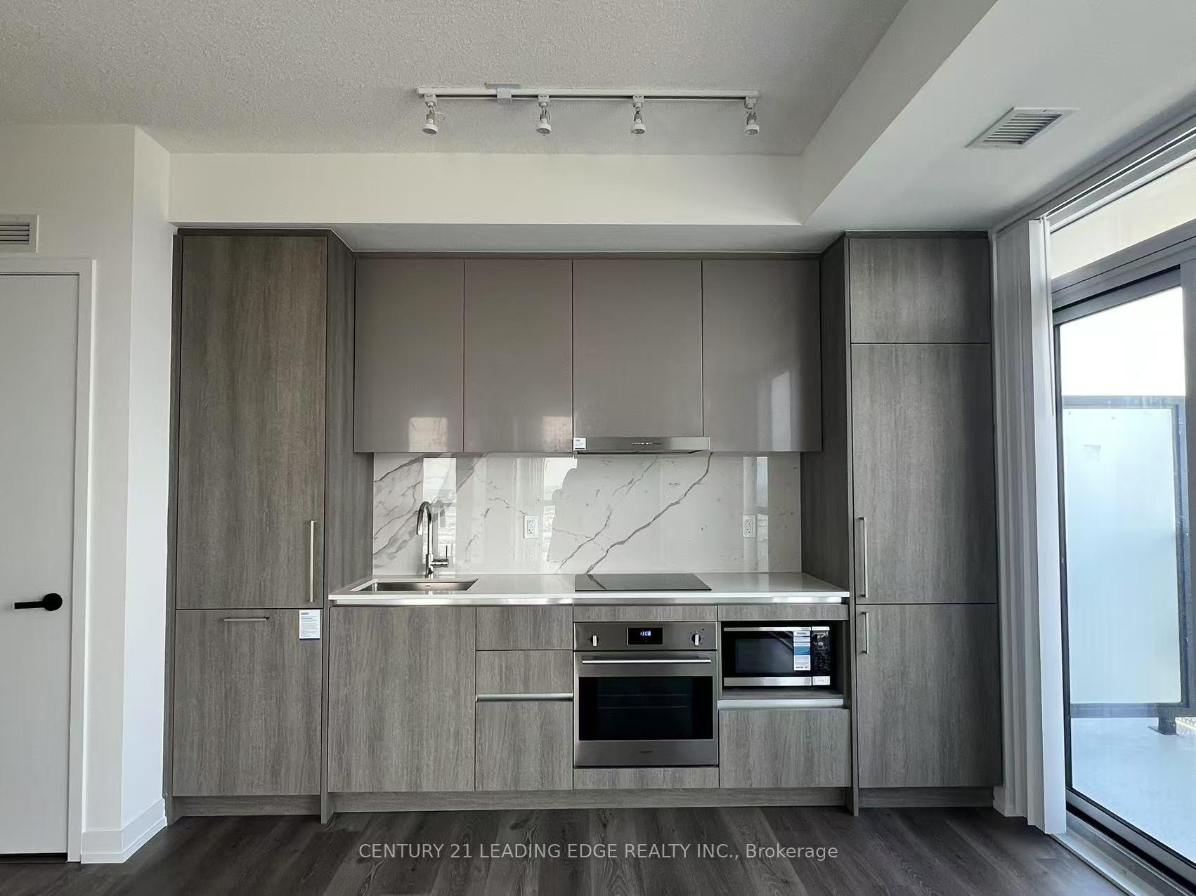 Property Photo:  225 Commerce Street 5609  ON L4K 0R1 
