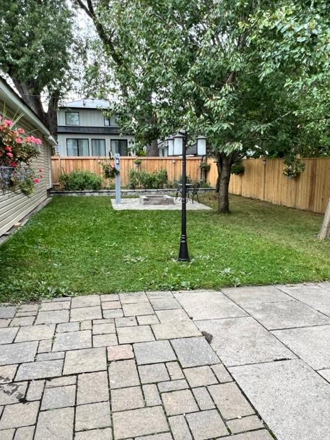 Photo de la propriété: 53 St. Quentin Avenue ON M1M 2M7