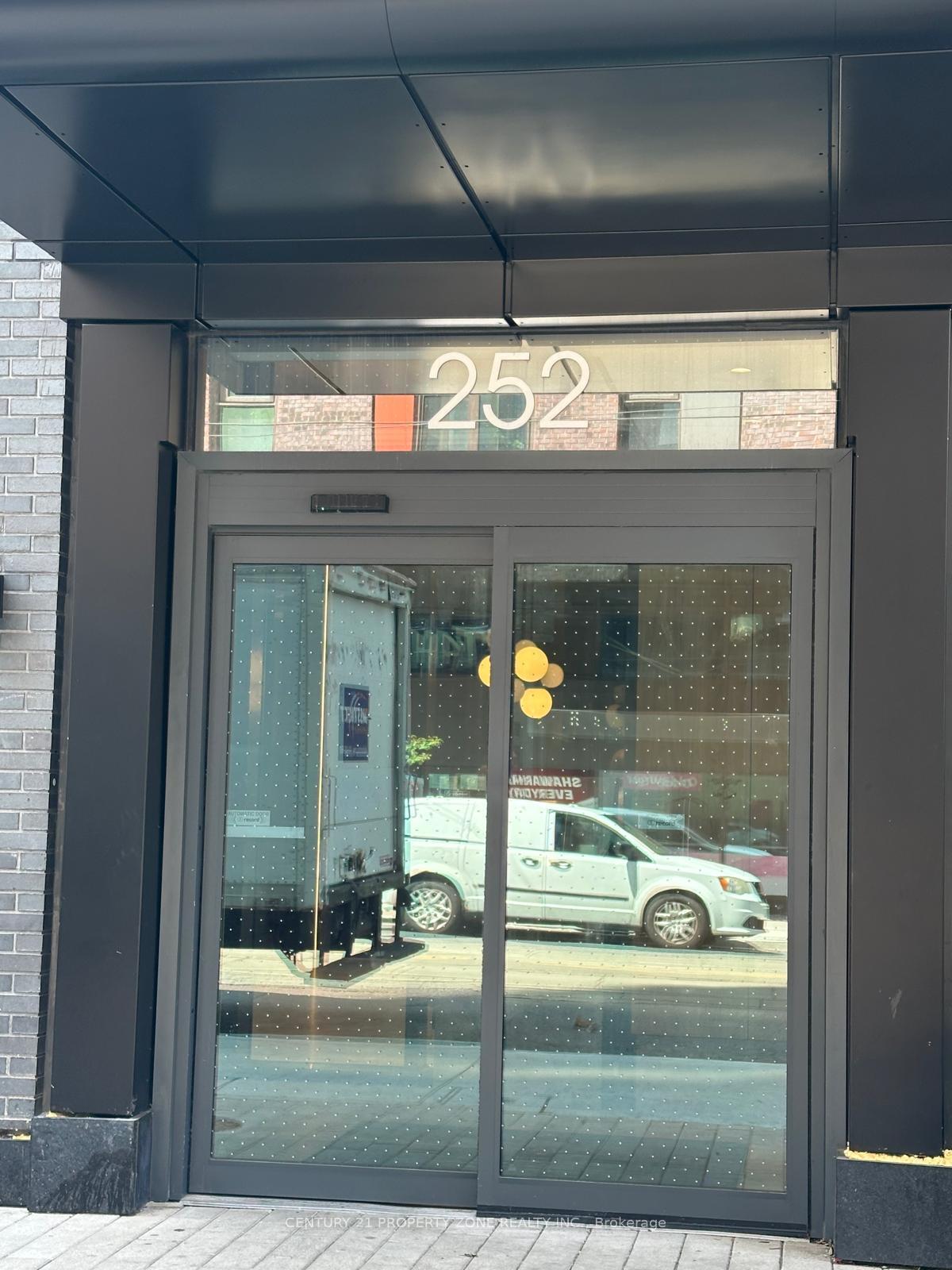 Photo de la propriété:  252 Church Street 3910  ON M5B 0E6 