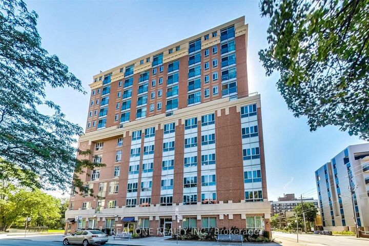 Property Photo: 15 Maplewood Avenue 302 ON M6C 4B4