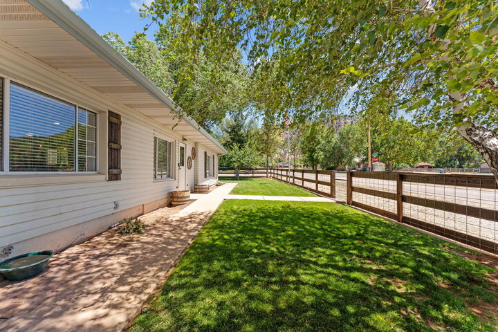 Property Photo: 85 E 200 N UT 84742
