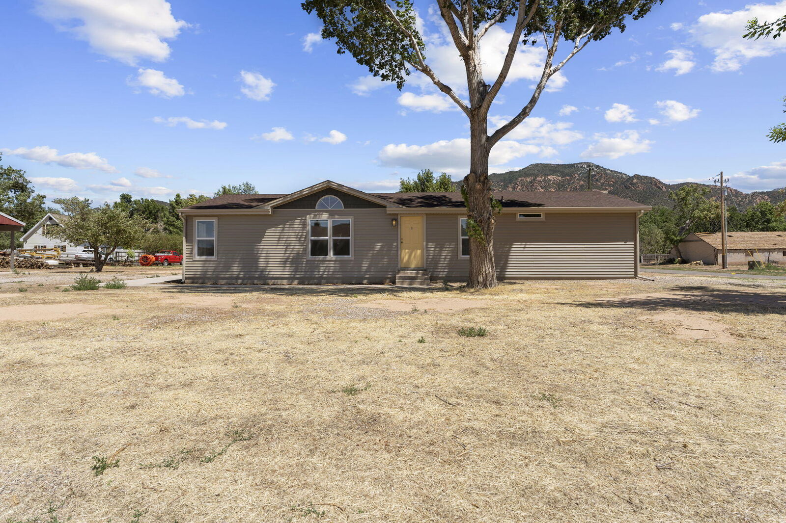 Property Photo: 184 W Center St UT 84742