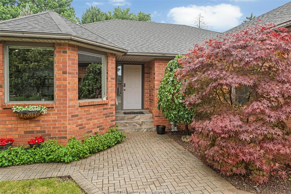 Property Photo: 520 Lisa Crescent ON N9G 2M5