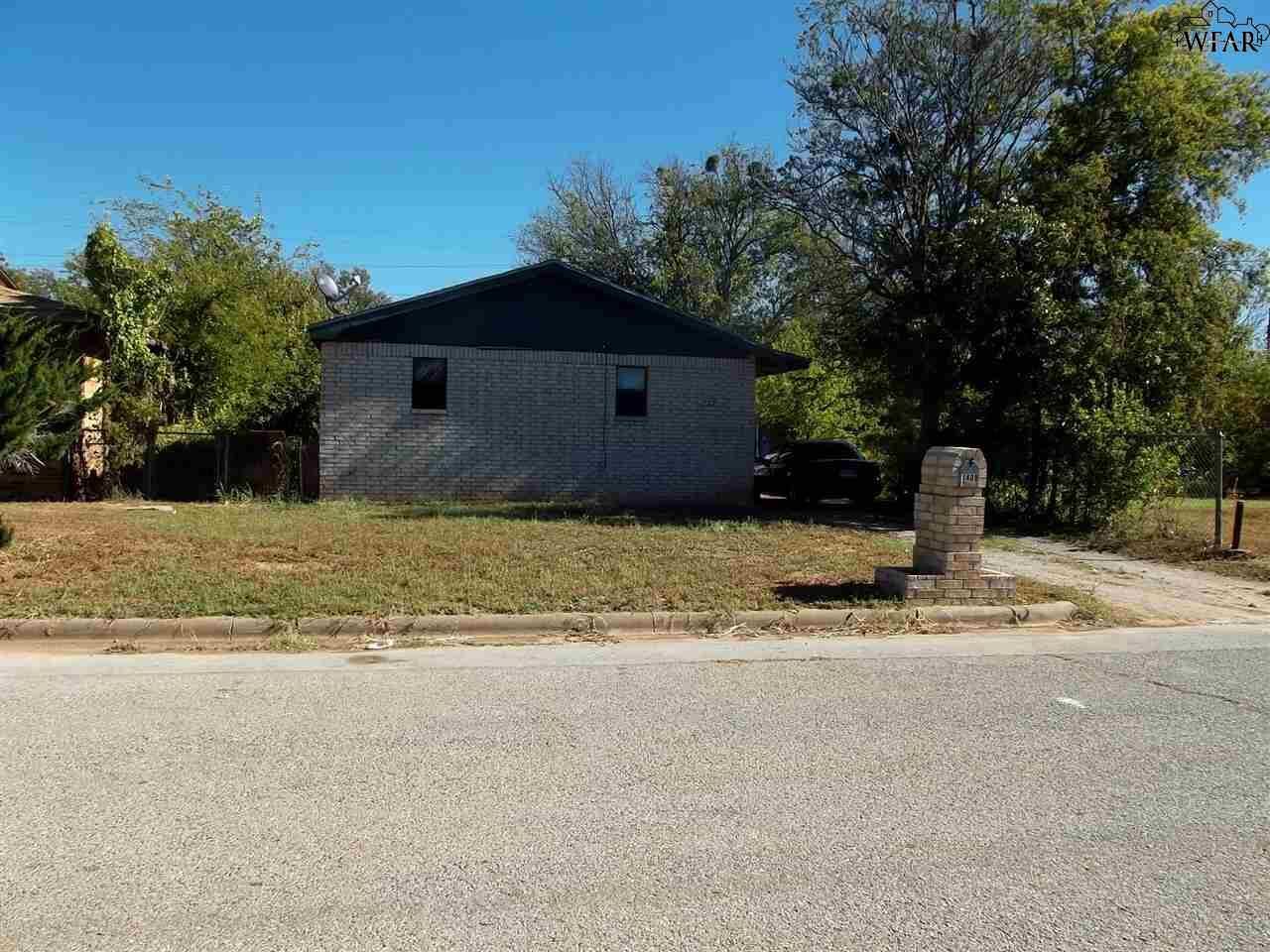 Property Photo: 1409 Tulip Street TX 76301