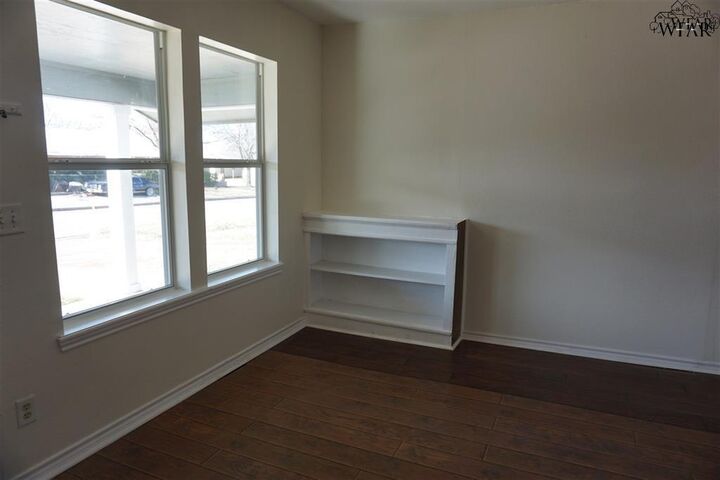 Property Photo: 1607 Giddings Street TX 76309