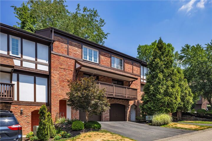 Property Photo: 337 Woodbridge Dr PA 15237