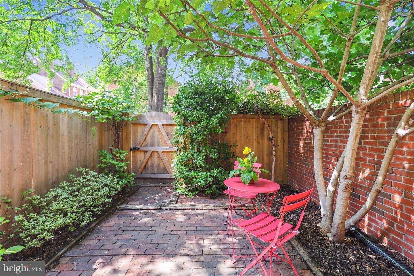 Property Photo: 1229 Portner Road VA 22314