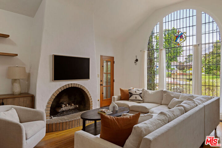 Property Photo:  1700 Morada Pl  CA 91001 
