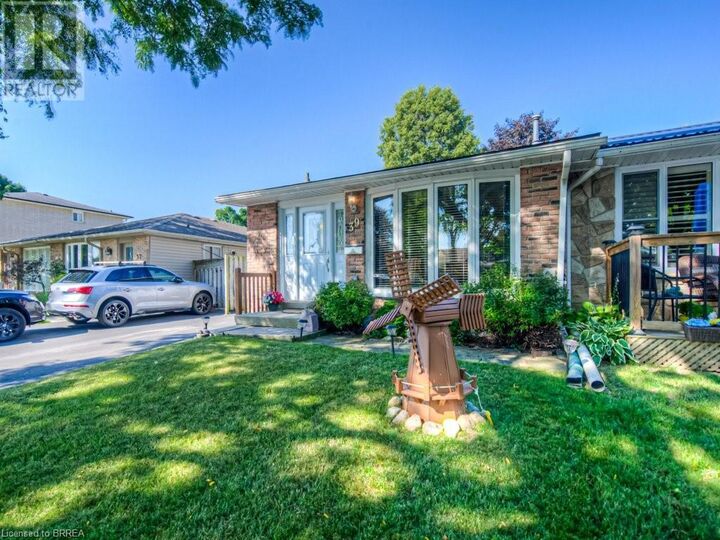 Property Photo: 39 Ivanhoe Road ON N3R 6V1