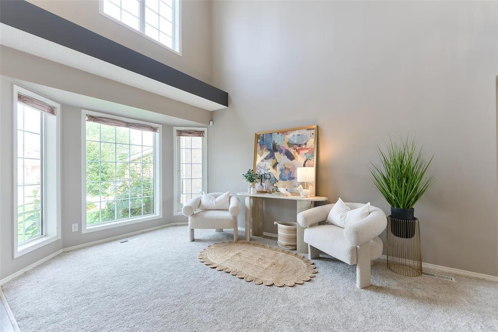 Property Photo:  146 Vineland Crescent  MB R3Y 1T4 