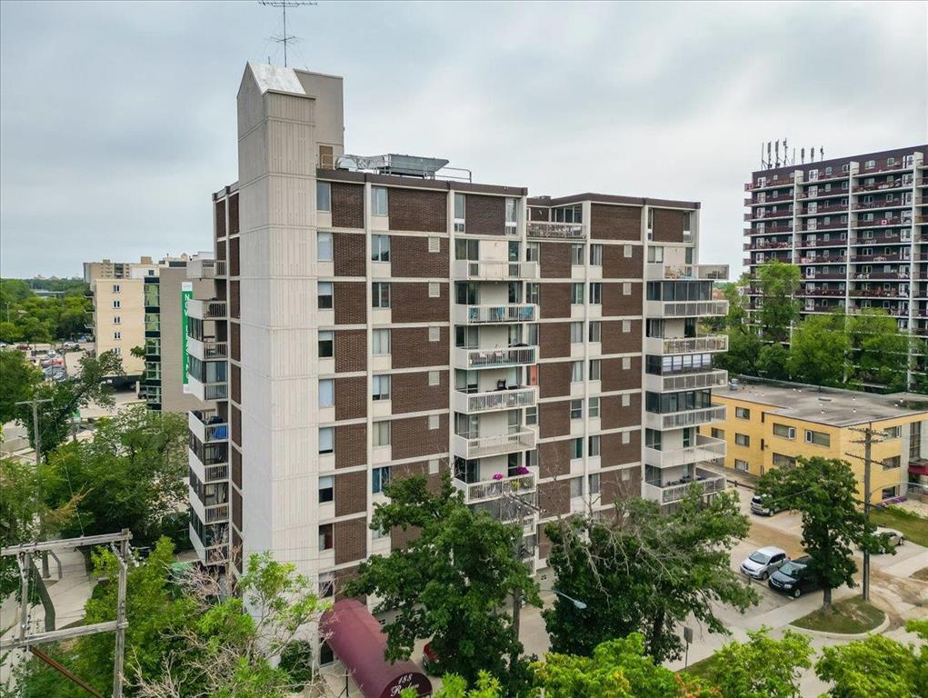 188 Roslyn Road  Winnipeg MB R3L 0G8 photo