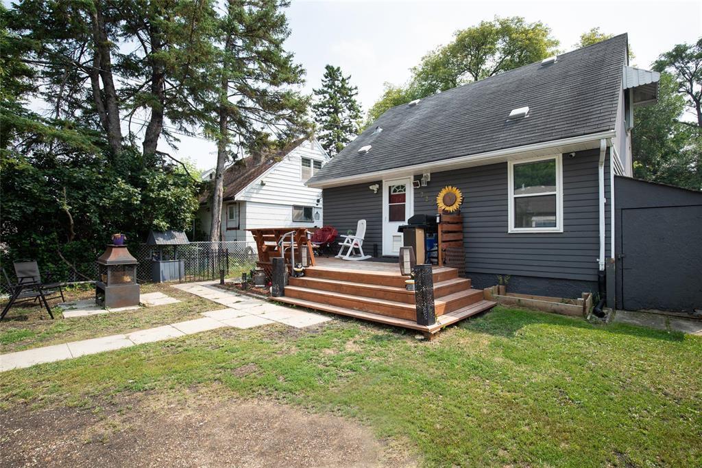 Property Photo: 723 Talbot Avenue MB R2L 0S2