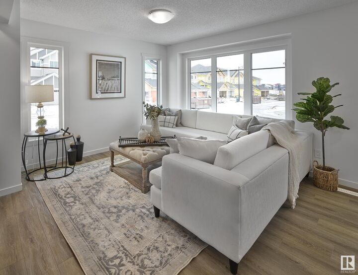 Property Photo:  244 Savoy Crescent  AB T8H 0Z5 
