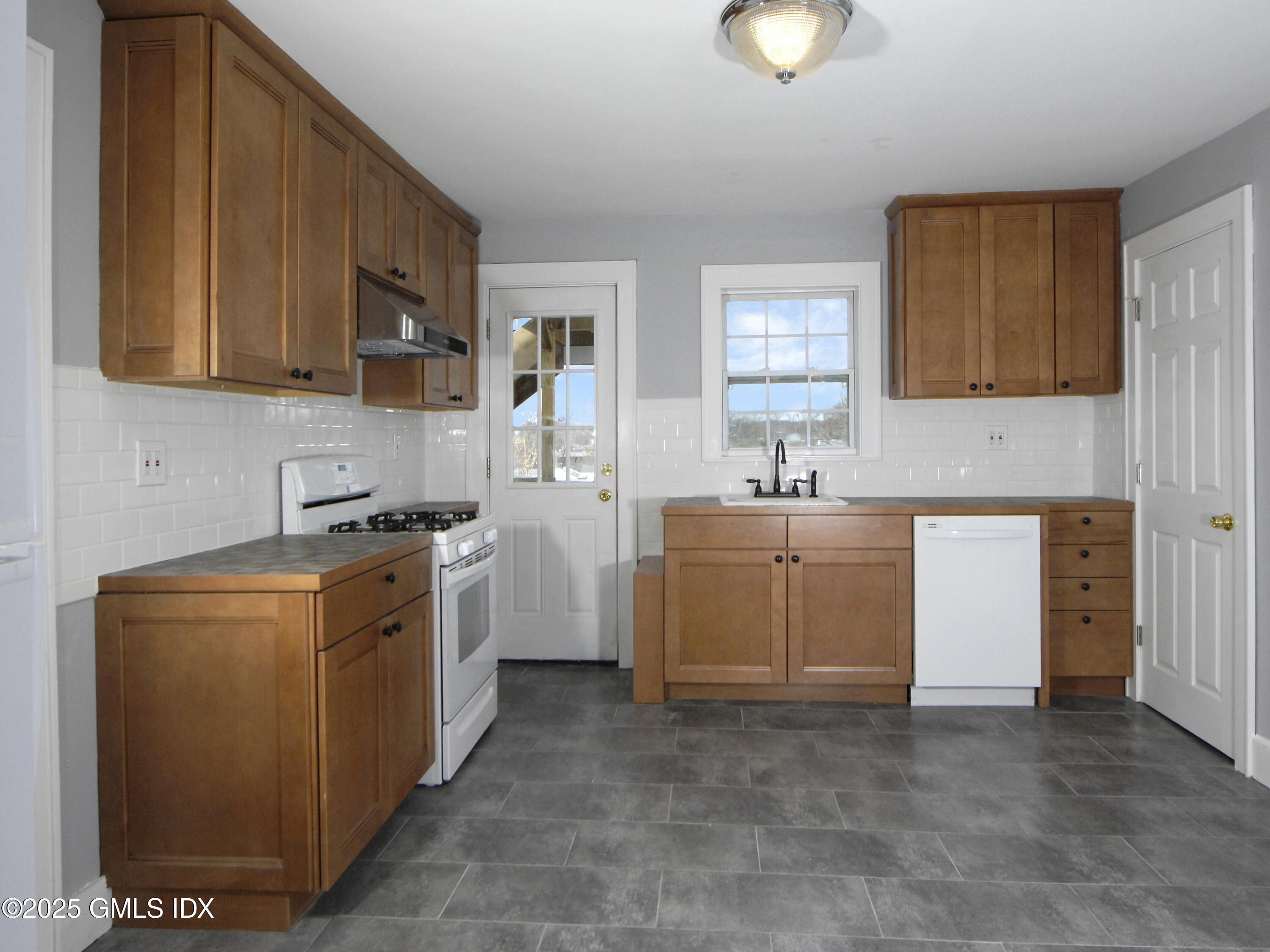 Property Photo: 34 Alexander Street 2 CT 06830