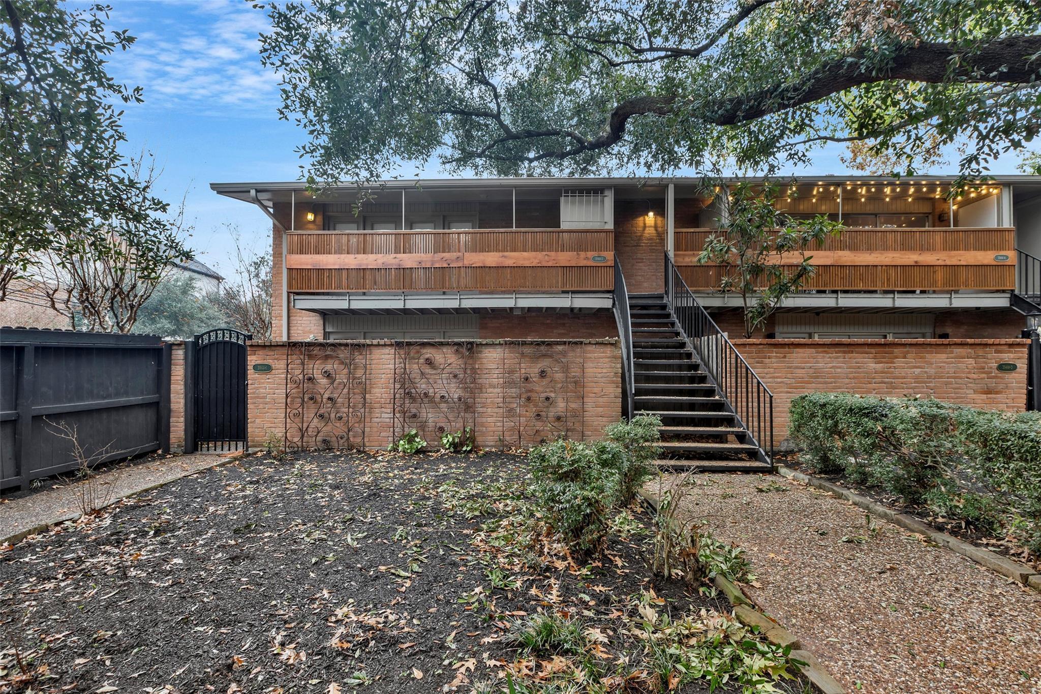Property Photo: 3944 W Alabama Street 2 TX 77027