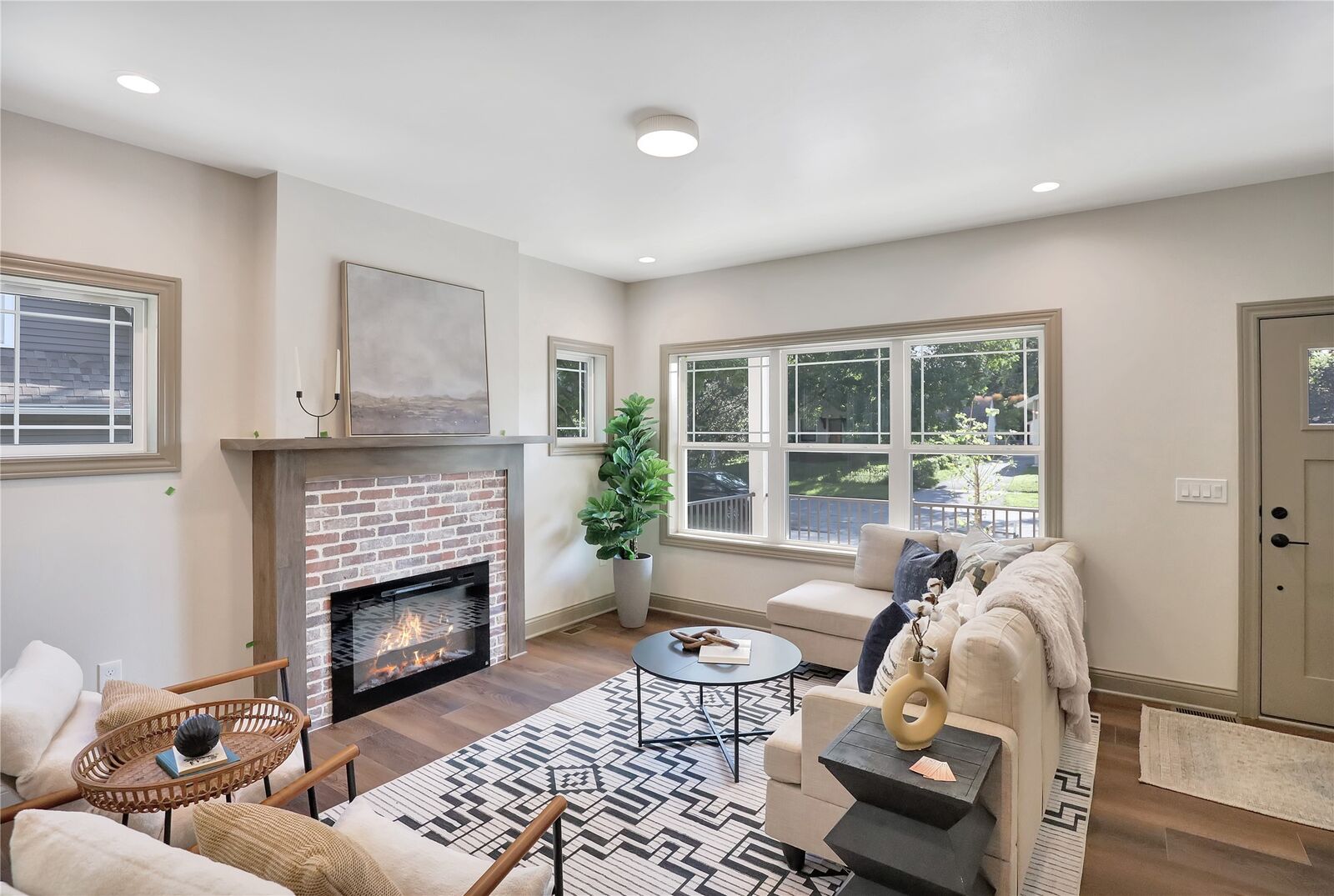 Property Photo: 926 40th Place IA 50312