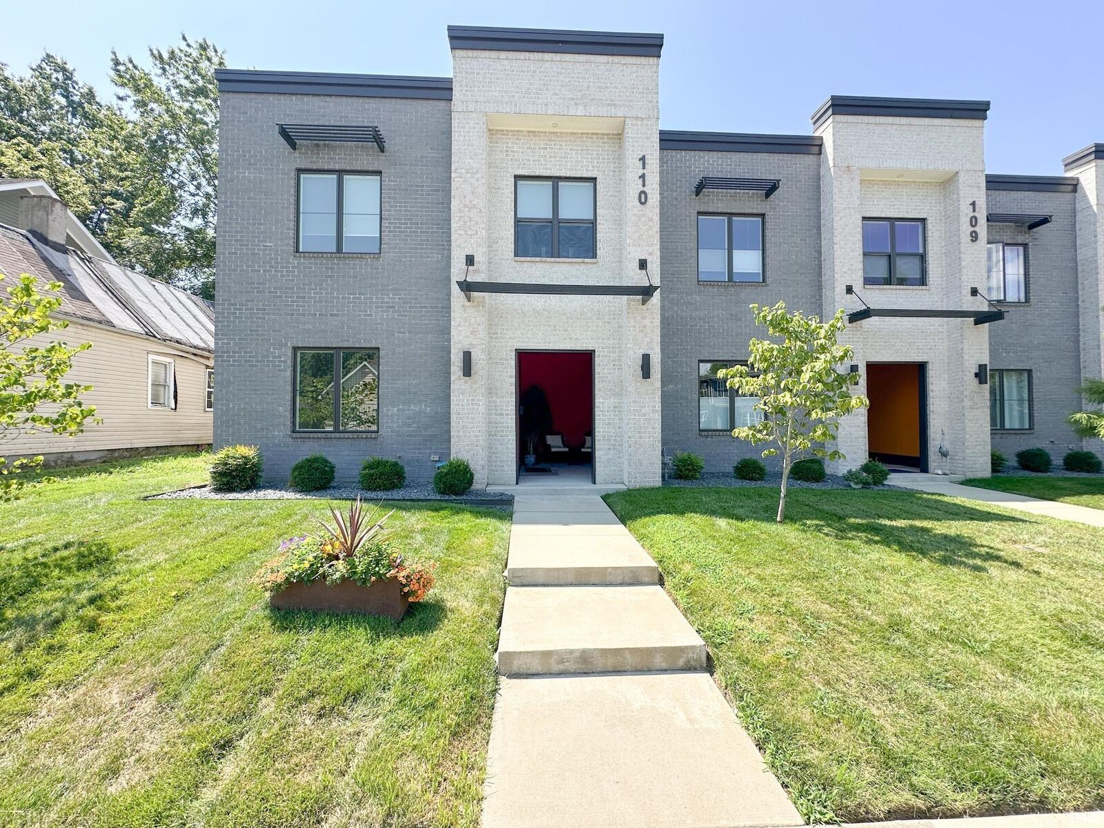 Property Photo: 31 Jefferson Avenue 110 IN 47713