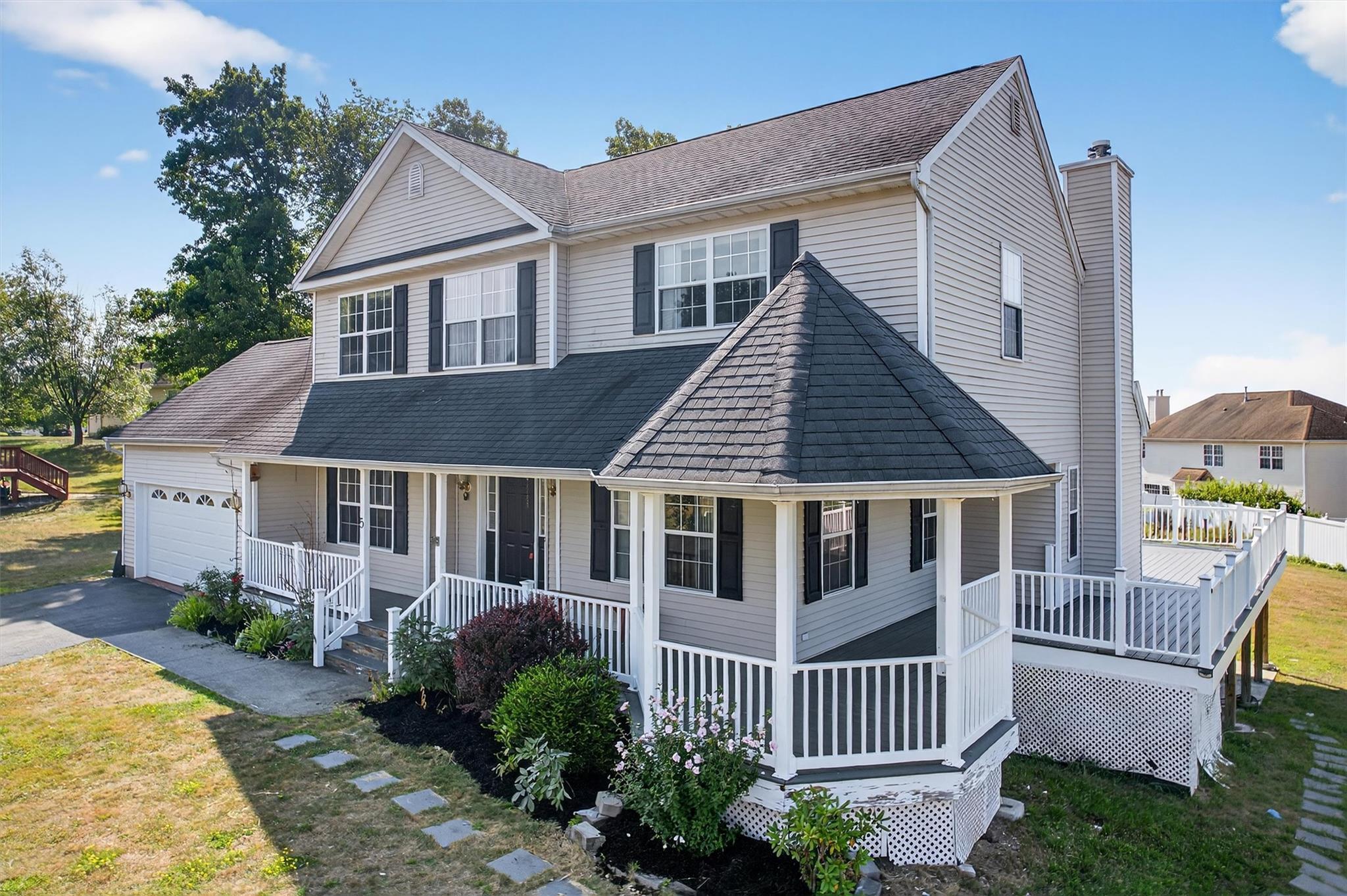 Property Photo:  5 Bridle Court  NY 10924 