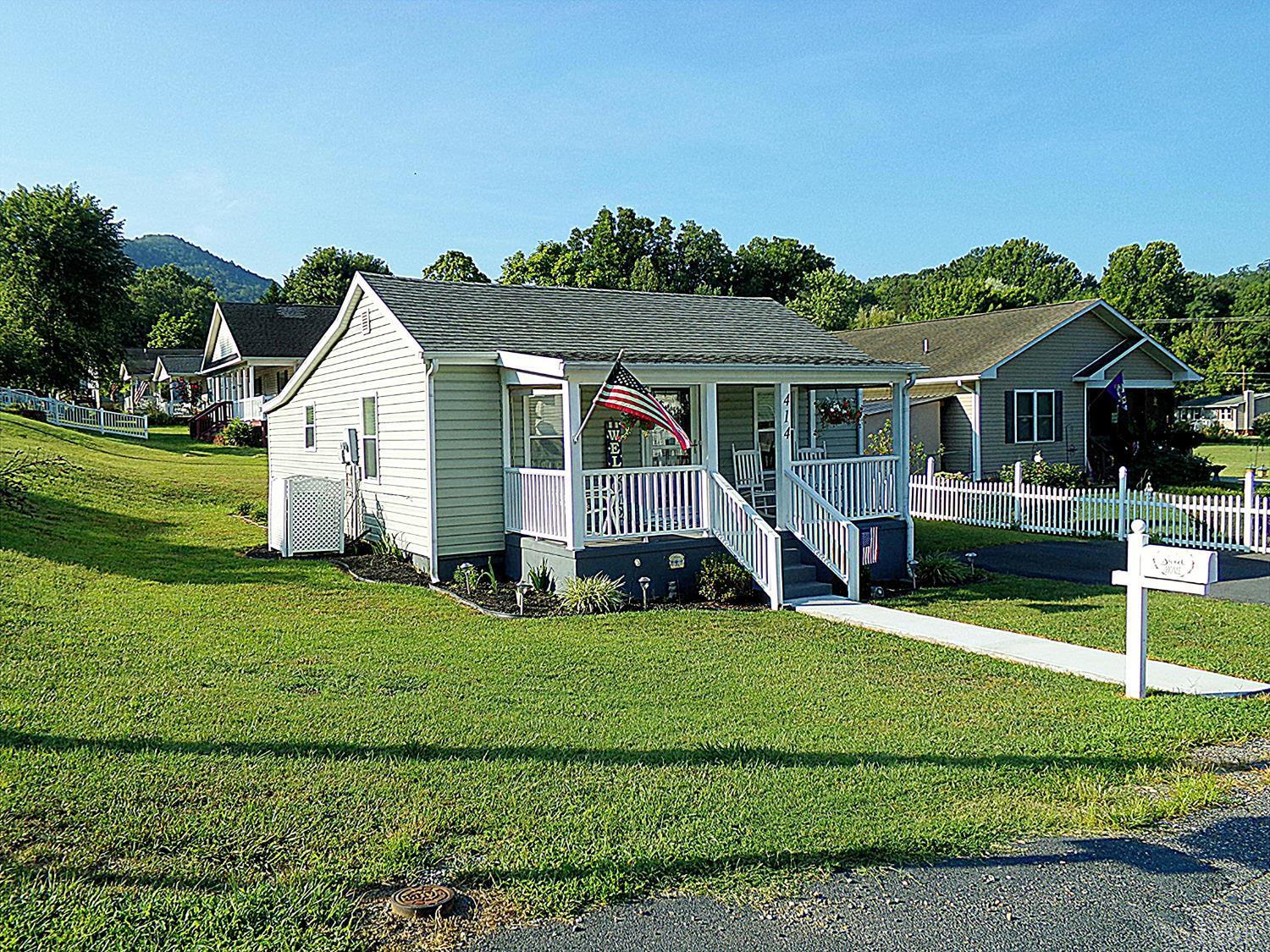 Property Photo: 414 E 3rd Street VA 24416