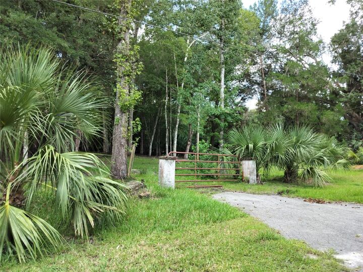 Property Photo: 523 S Tuck Point FL 34450