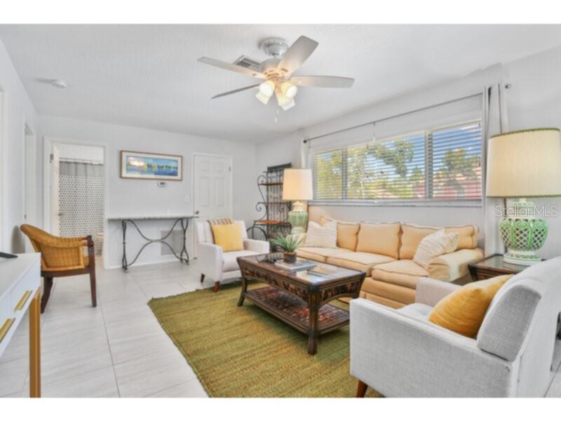 Property Photo: 422 Julia Place C FL 34236