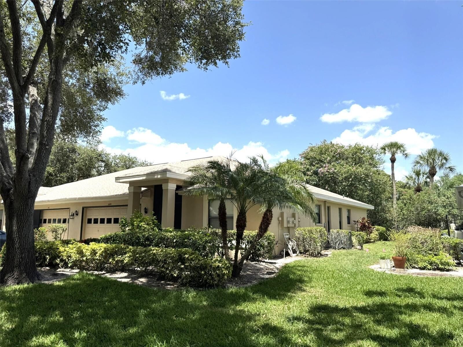 Property Photo: 1609 Laughton Place FL 33573