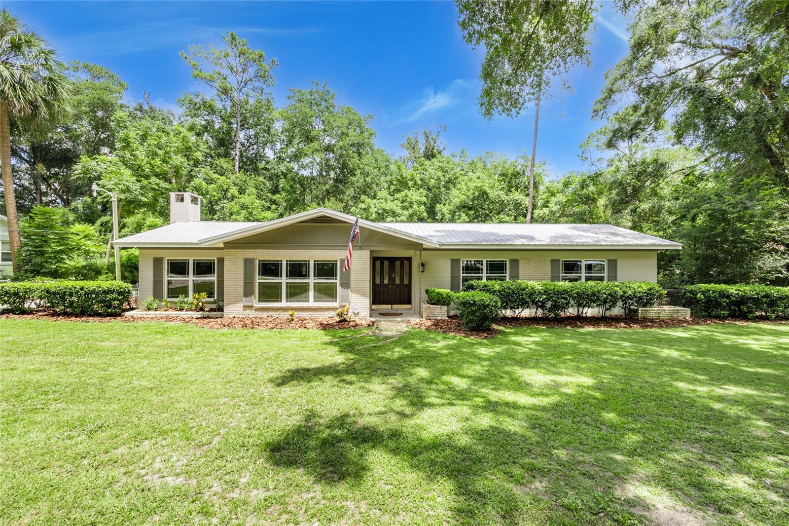 Property Photo: 4105 SW 20th Terrace FL 32608