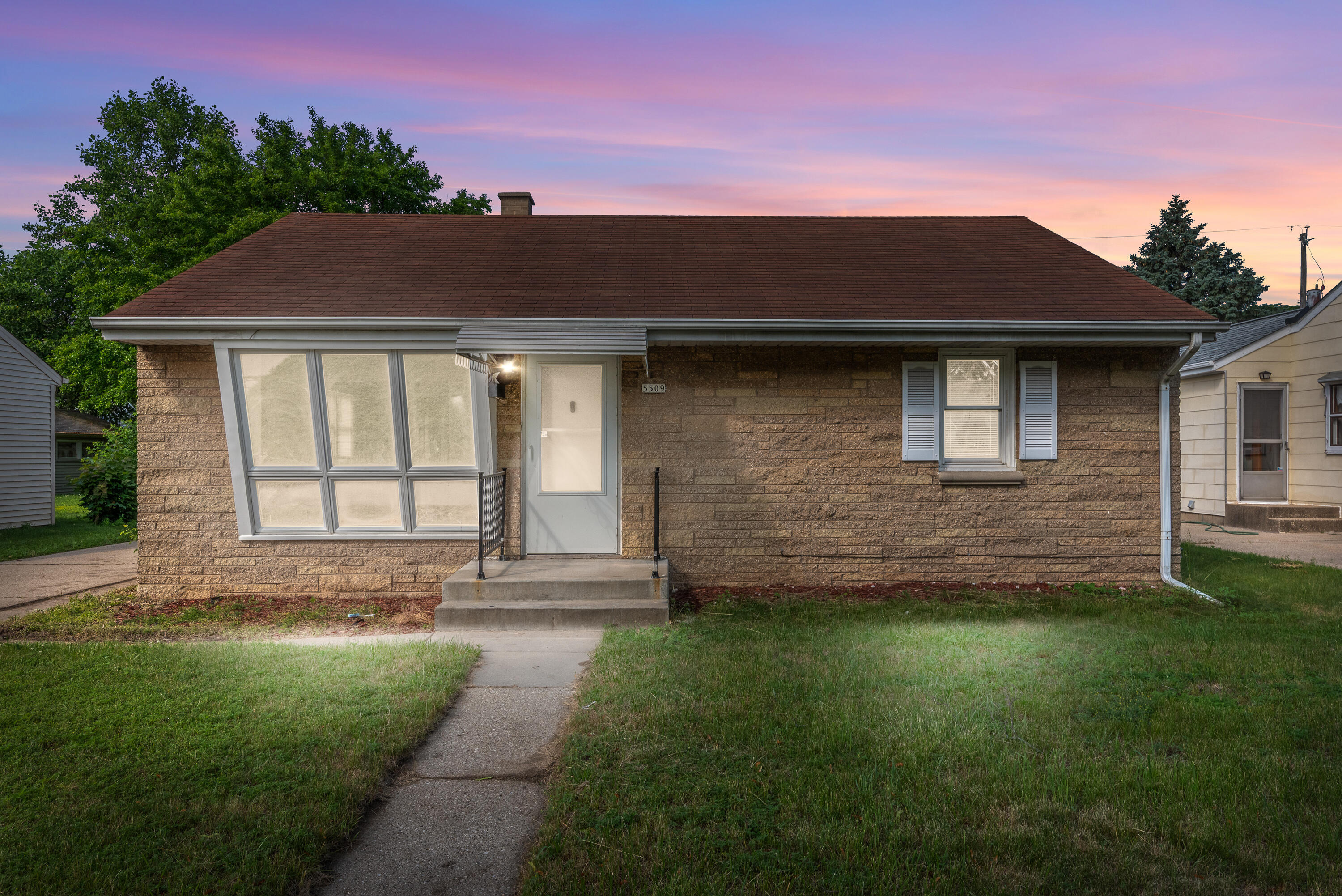 Property Photo: 5509 N 20th St WI 53209