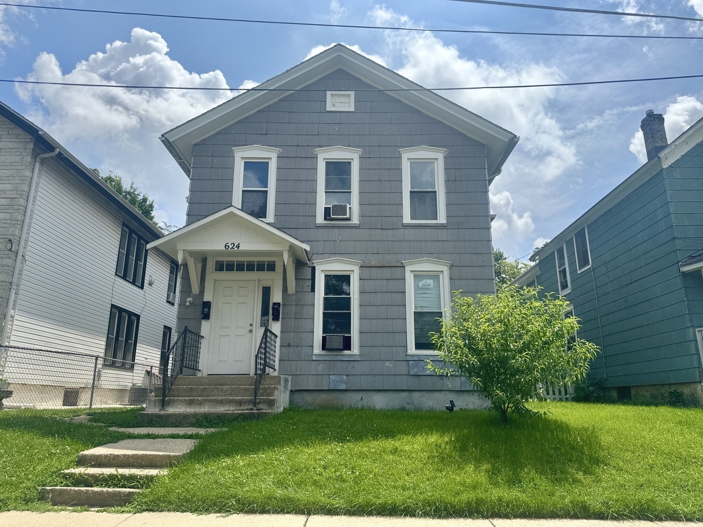 Property Photo: 624 S Lincoln Avenue IL 60505