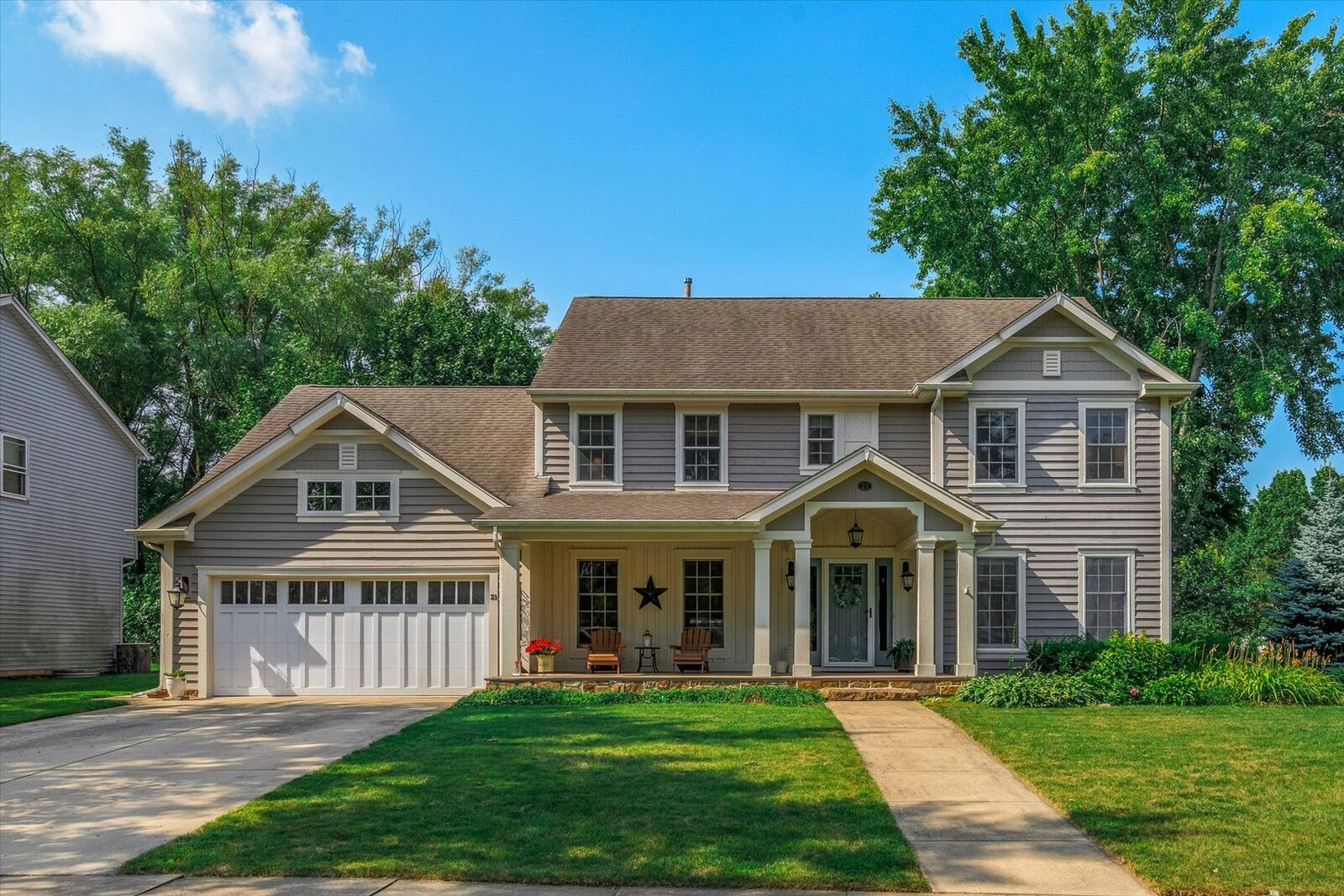 Property Photo:  21 Windwood Court  IL 60554 