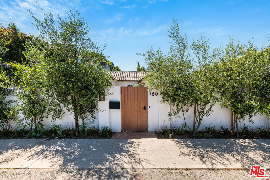 Property Photo:  760 Indiana Avenue  CA 90291 