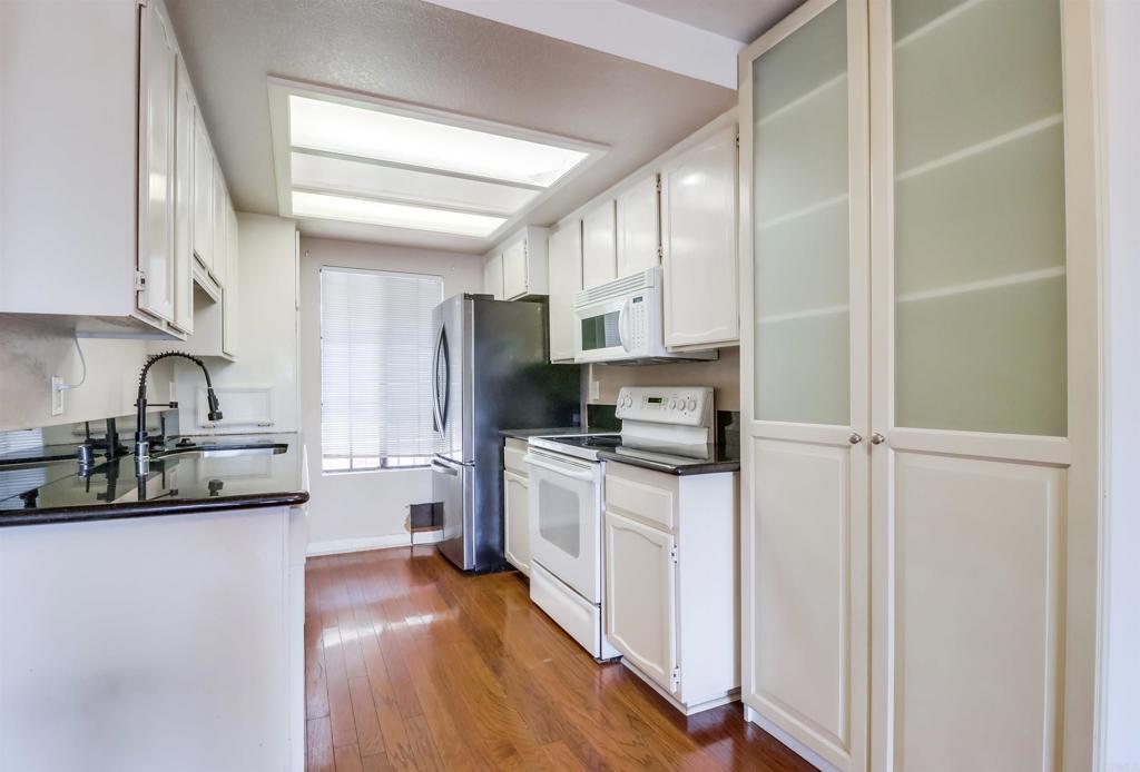 Property Photo:  2560 C Street 20  CA 92102 