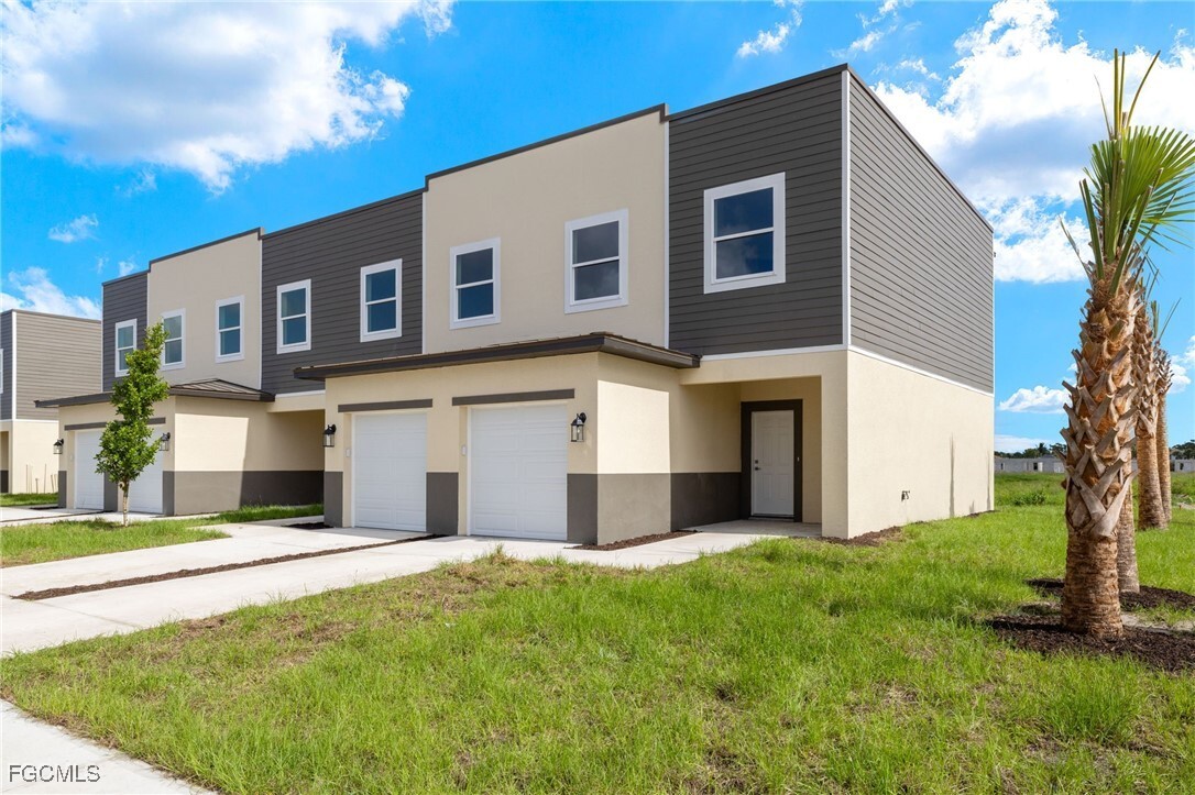 Property Photo: 14985 Sunset Eve Loop FL 33919