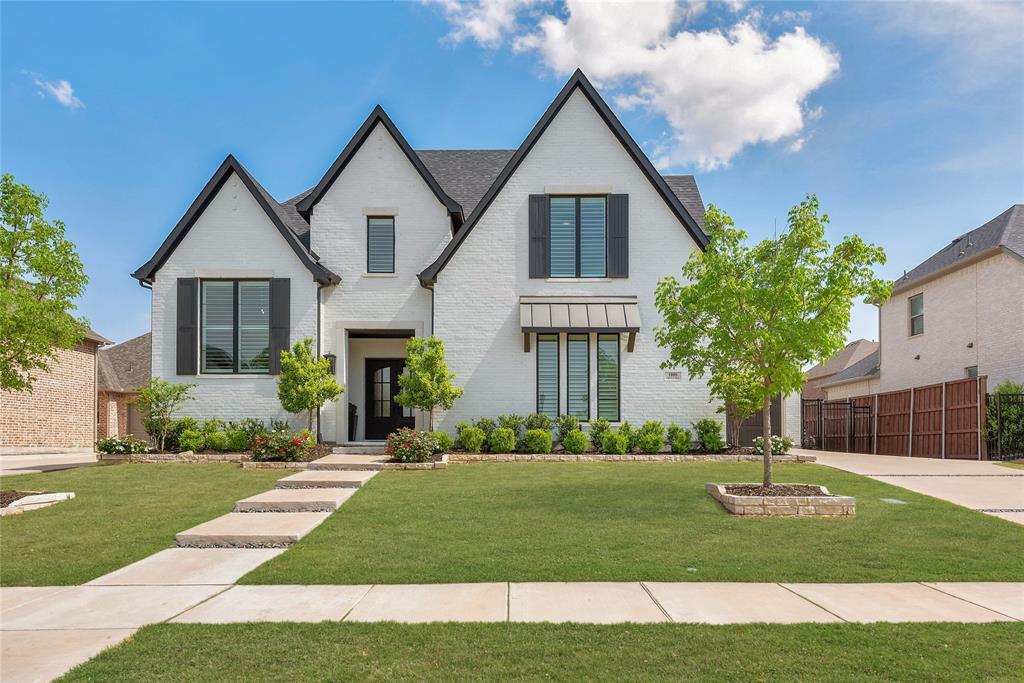 Property Photo: 1000 Circle J Trail TX 75078