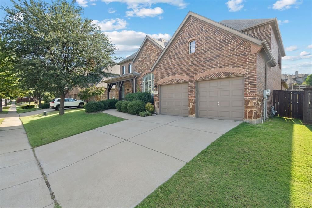 Property Photo: 9728 Sam Bass Trail TX 76244