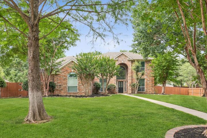 Property Photo: 302 Chestnut Cove Circle TX 76092