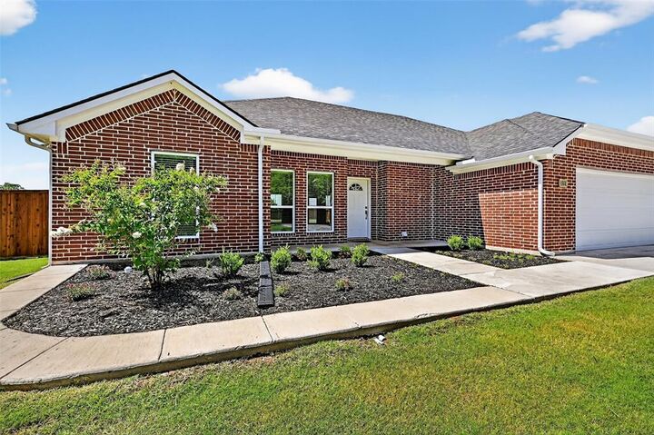 Property Photo: 899 W Cardinal Street TX 75439