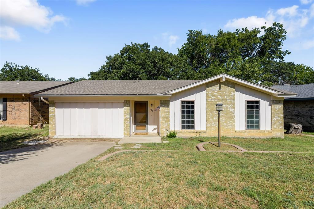 Property Photo: 1108 Autumn Oak Drive TX 76209
