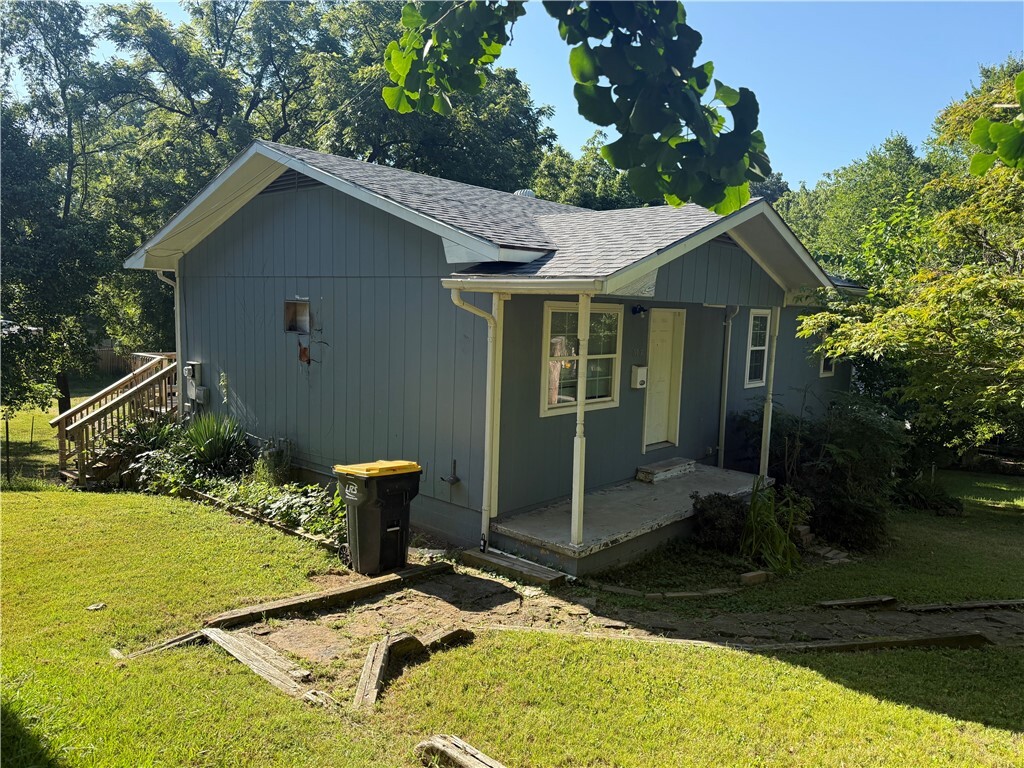 Property Photo: 513 S Ash Street AR 72601