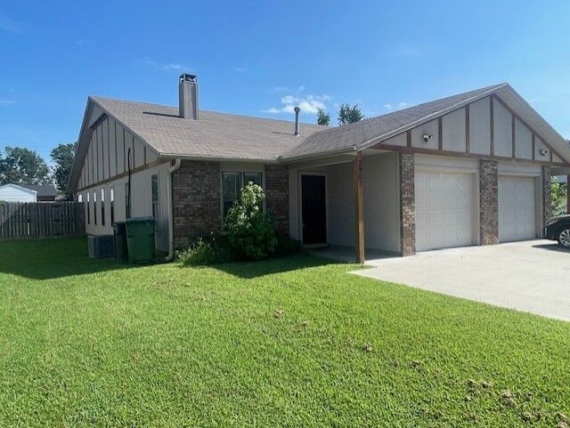 Property Photo:  3407 W Wood Street  AR 72756 