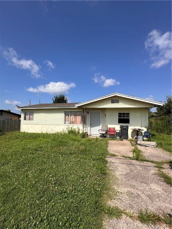 Property Photo: 808 N 13th Street AR 72756