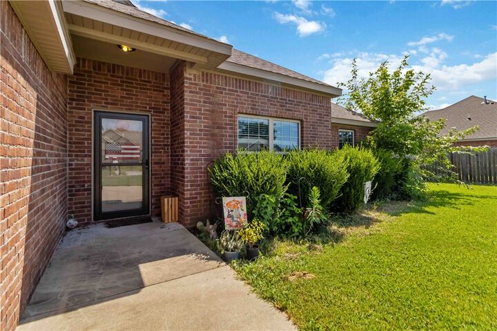 Property Photo: 2071 Fields Cove AR 72751