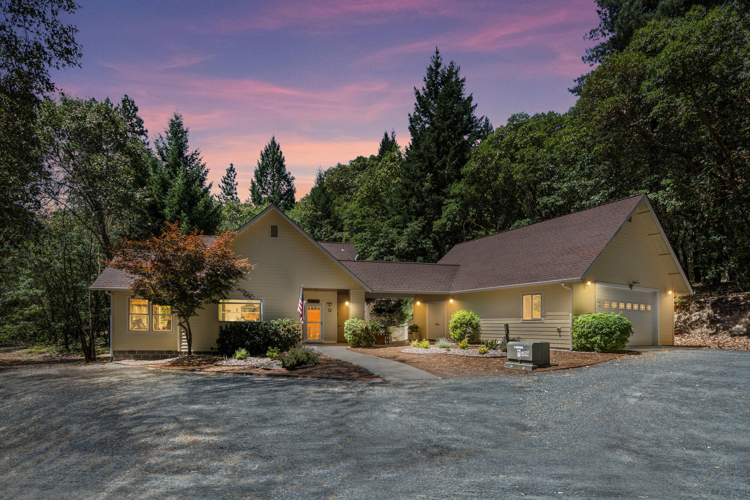 Property Photo:  780 Pinecrest Drive  OR 97526 