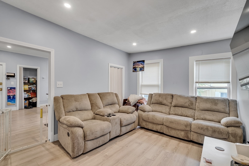 Property Photo: 433 Lincoln St MA 01852