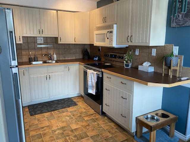 Property Photo: 457 Collinge Road 314 AB T7V 1K8
