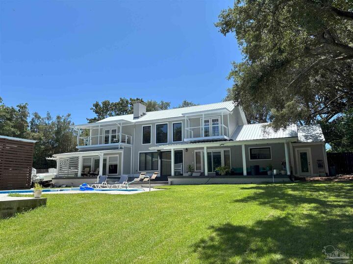 Property Photo: 68 Shoreline Dr FL 32561