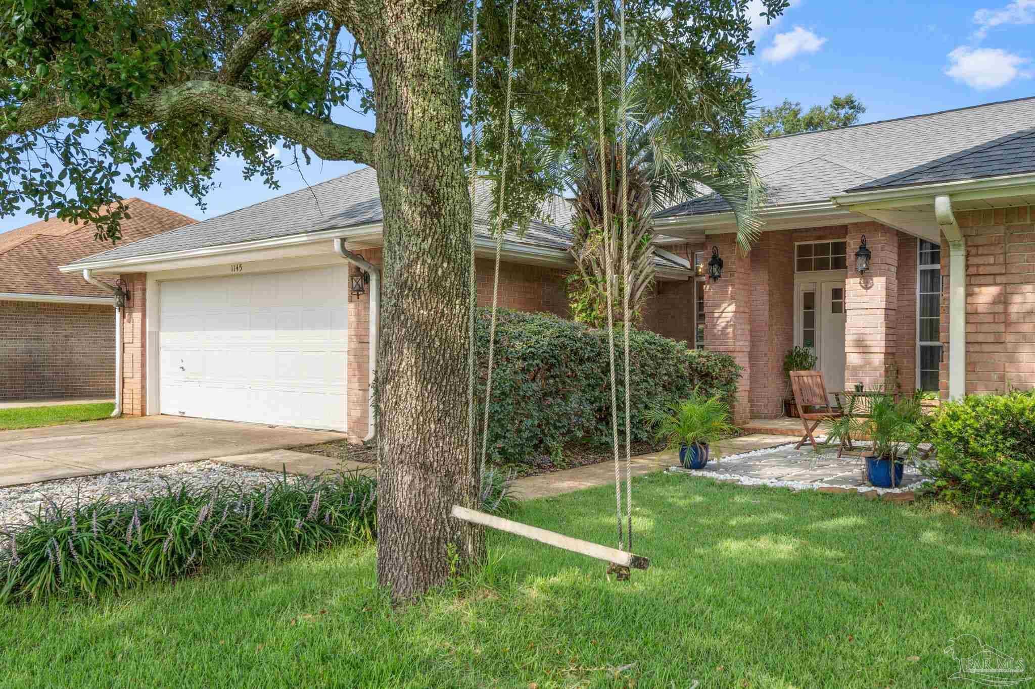 Property Photo: 1145 Finch Dr FL 32563
