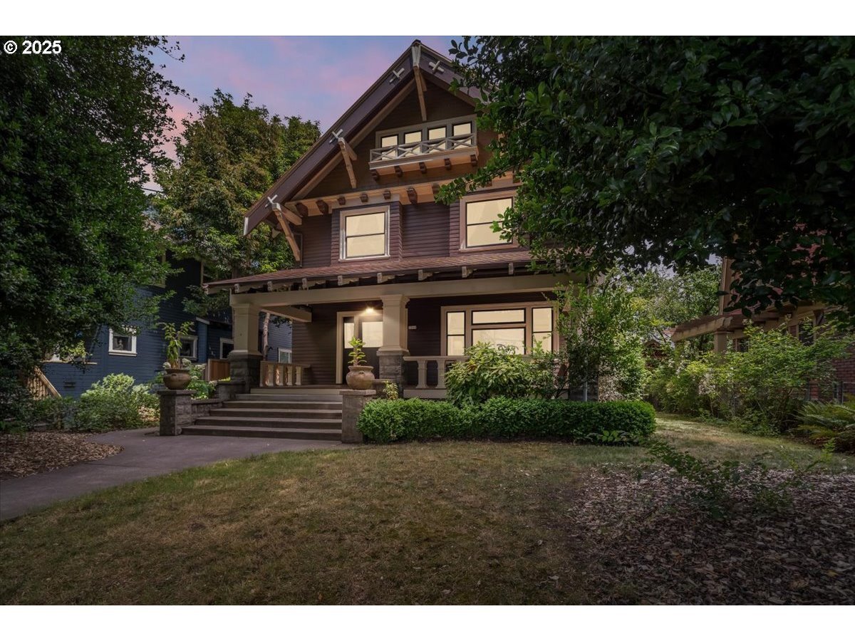Property Photo: 1844 SE 12th Ave OR 97214