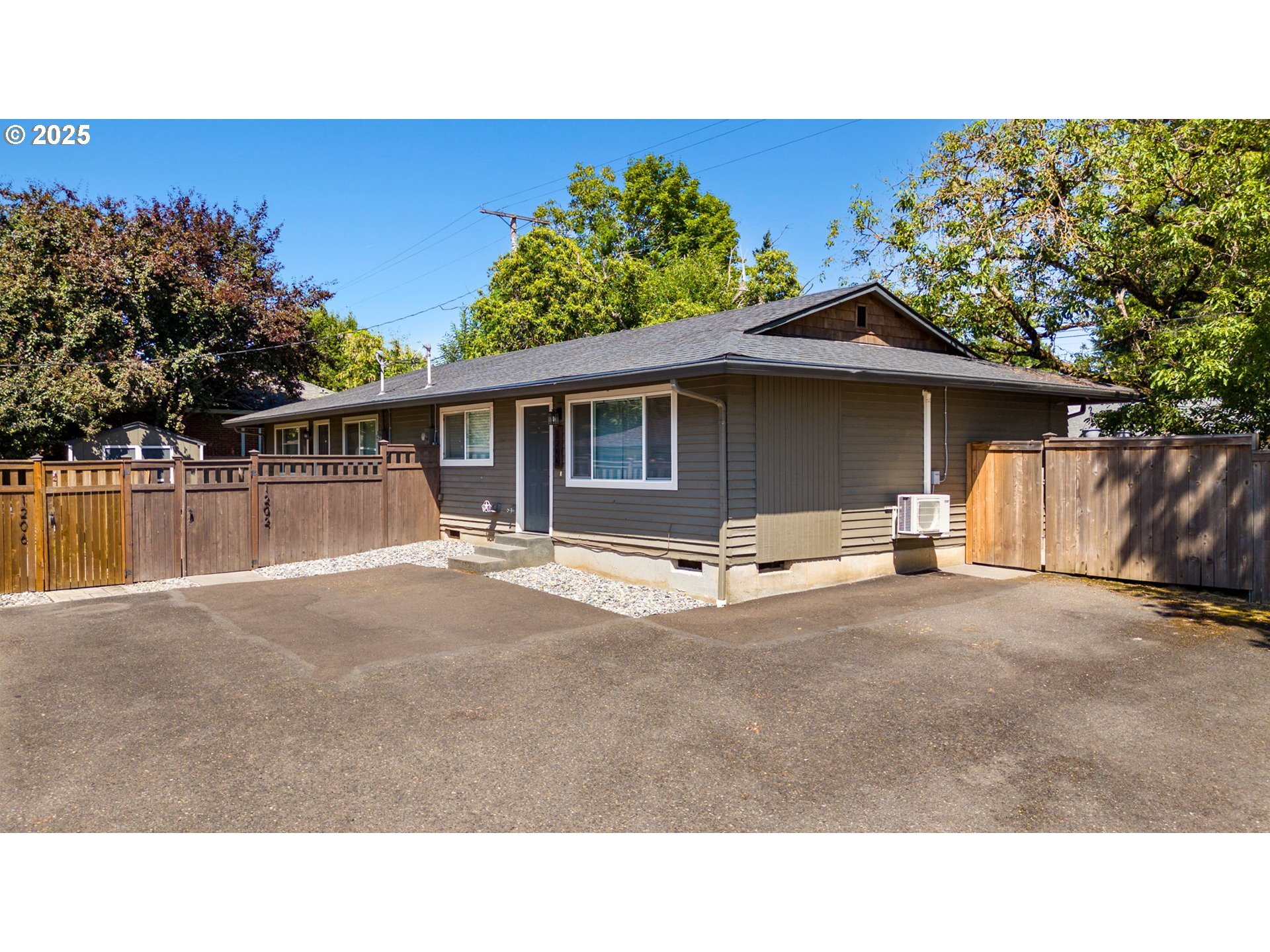 1200 W McLoughlin Blvd  Vancouver WA 98660 photo