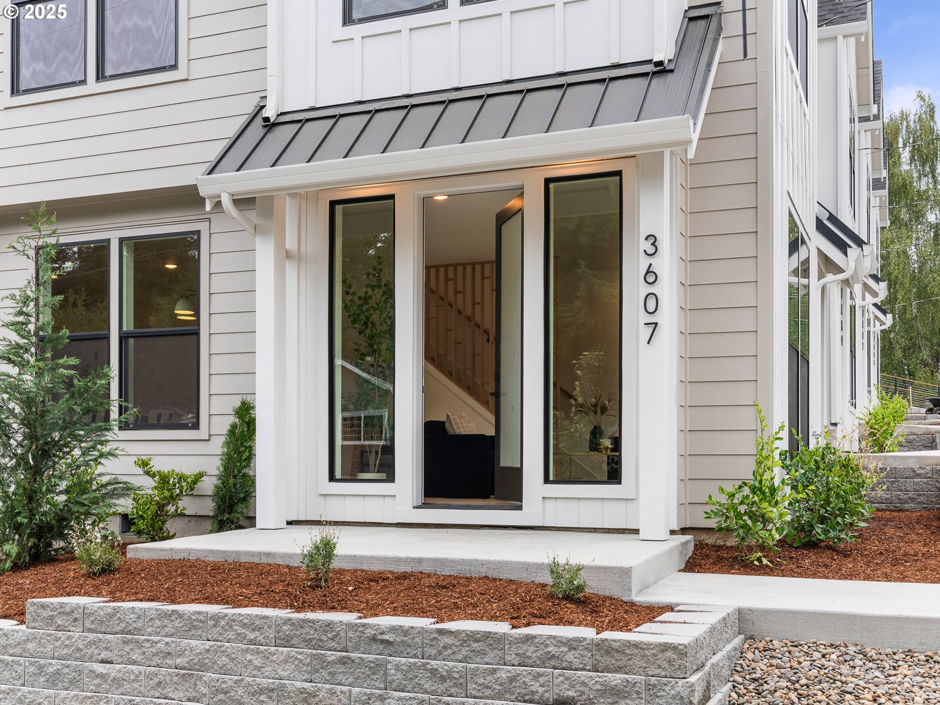 Property Photo: 3607 SW Logan St OR 97219